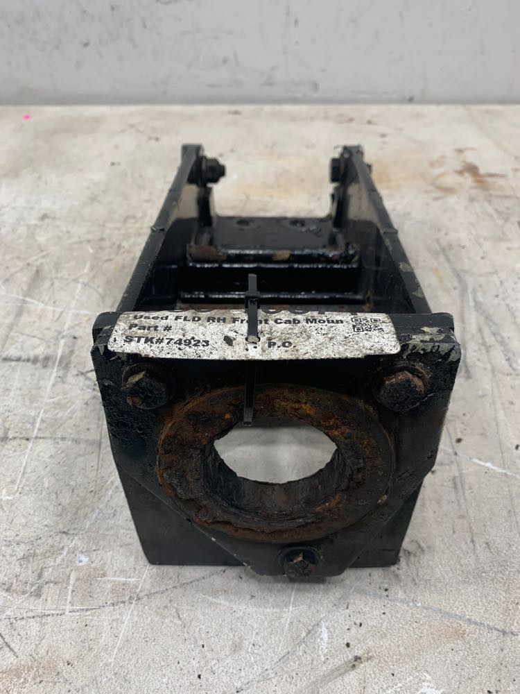 1998 Freightliner FLD Cab Mount (630-10671)