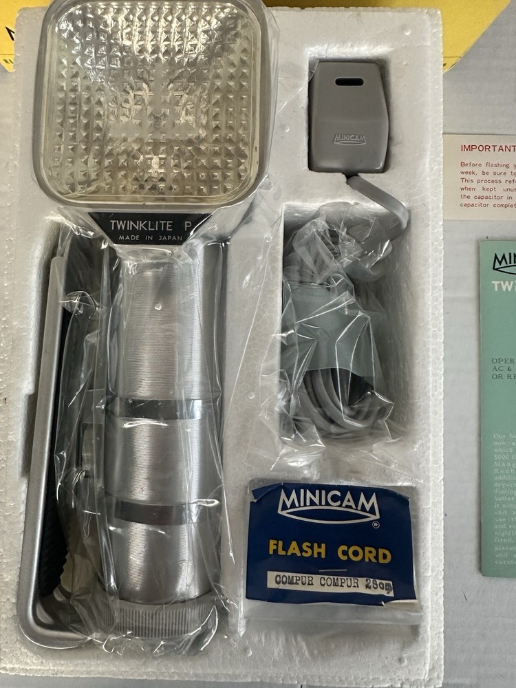 MINICAM TWINKLITE ELECTRONIC FLASH NEW Sealed In Box with Instructions/ camera