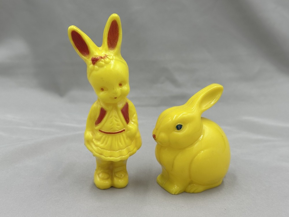c 1950 IRWIN Knickerbocker EASTER BUNNY Rabbit RATTLE Toy Hard Plastic