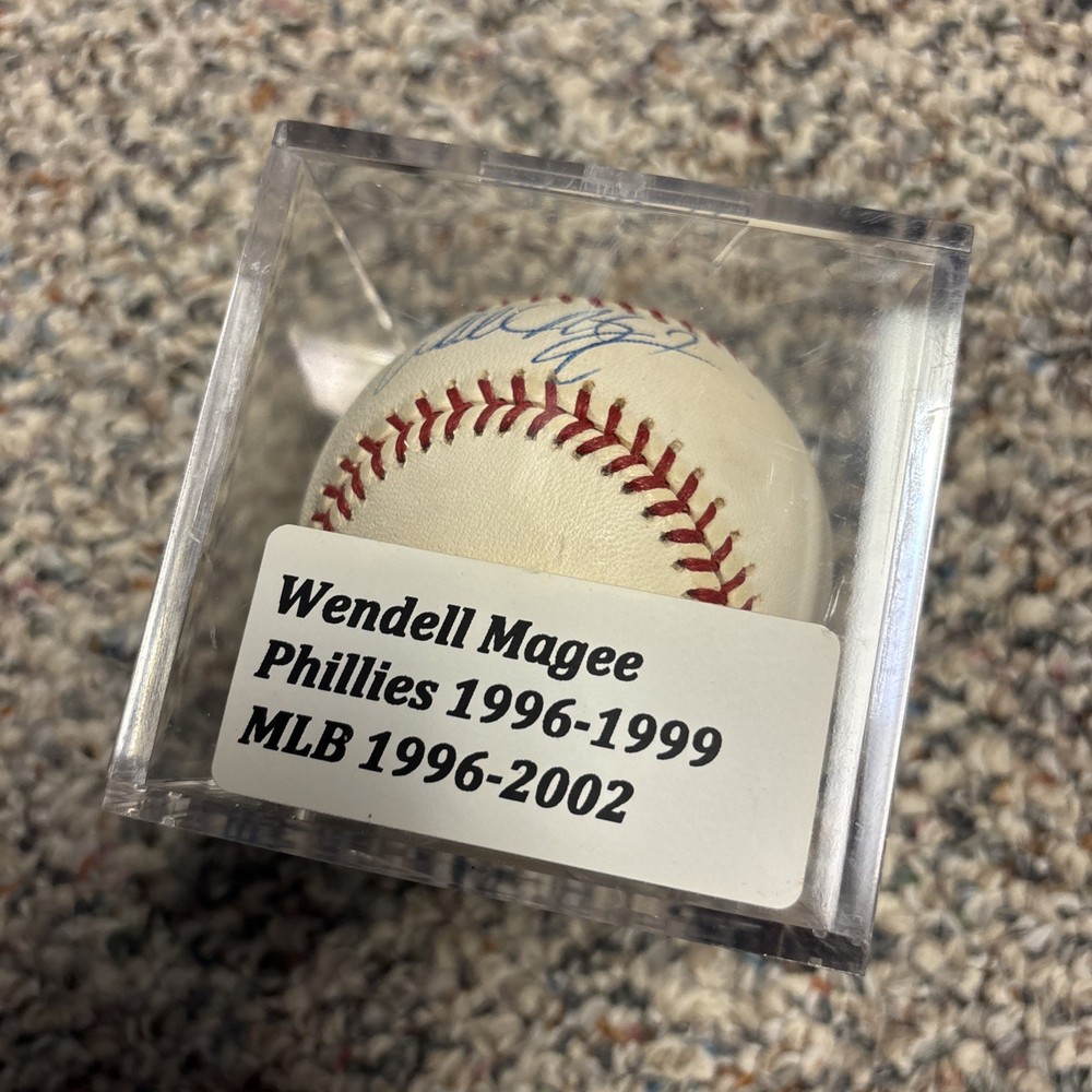 Wendell Magee Autographed Baseball With Case