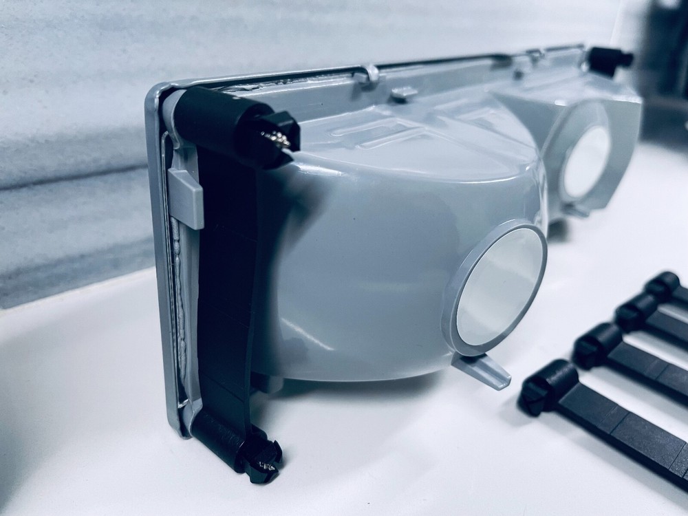 88-93 parking light hardware and screw set grill grille