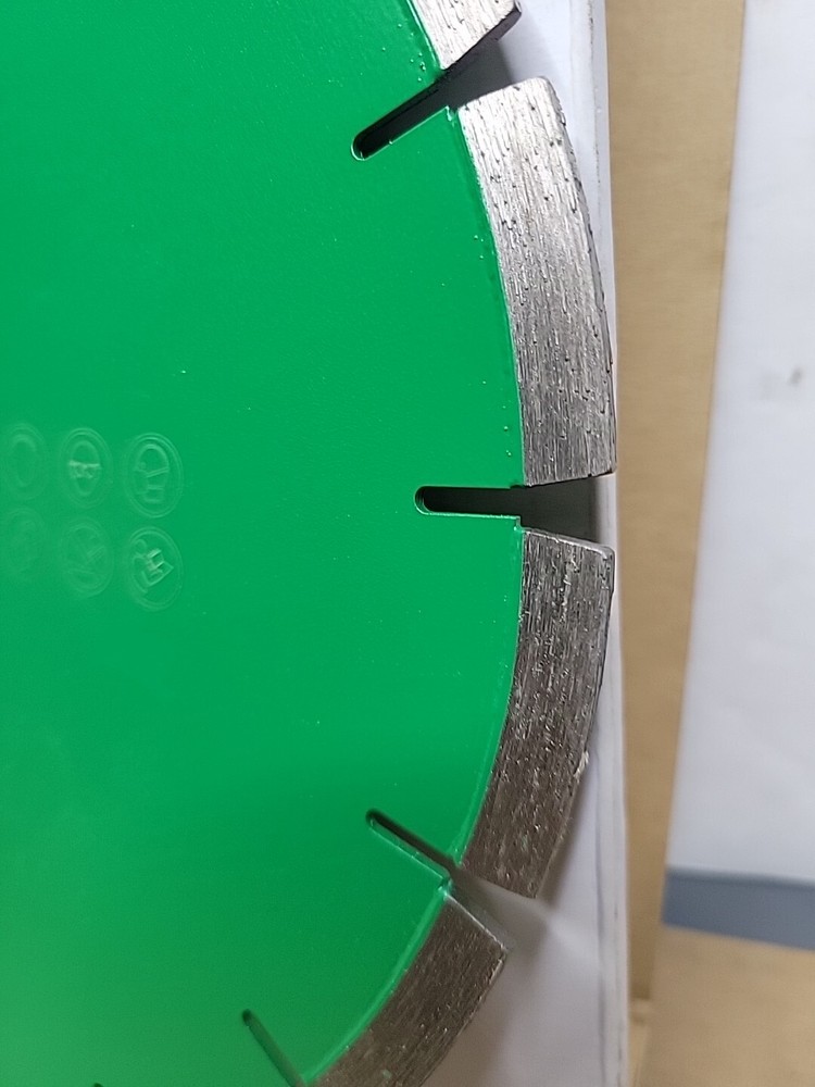 Qty: 1 New Blastrac E12034GR 10" diamond blade. Hex. bore.
