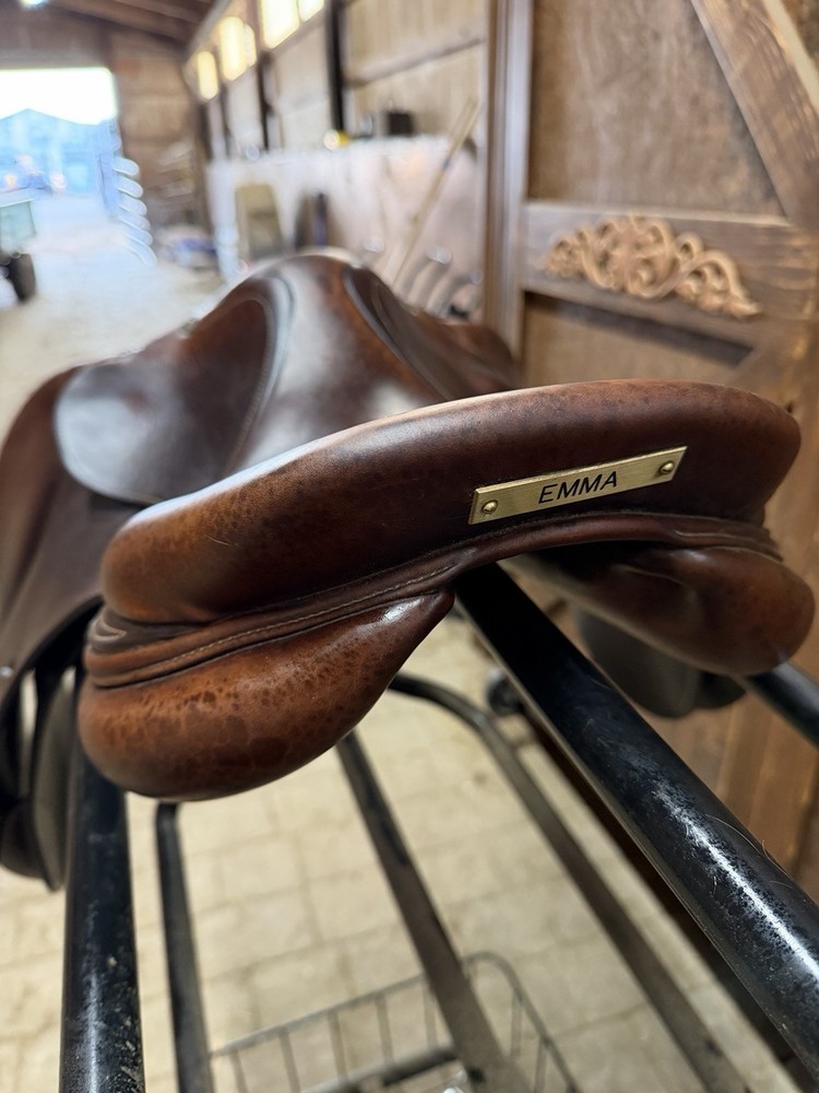 Antares Evolution Close Contact Jump Saddle 17" MW
