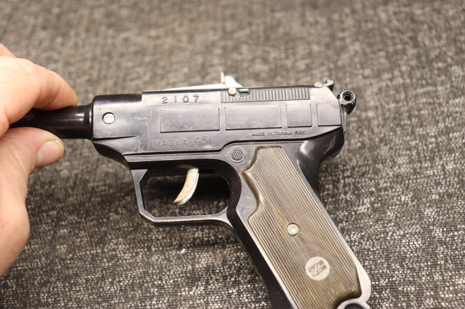 2 Vintage ZEE Toys Government Model Auto & Magna 45 Cal Pistol NO. 2107 & T-723