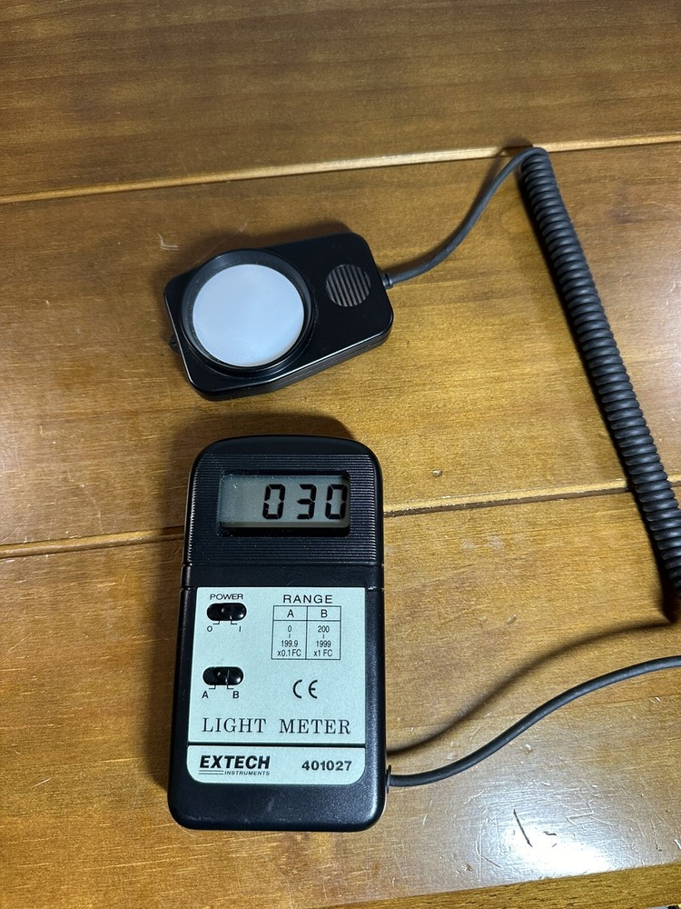 EXTECH 401027 FOOT CANDLE DIGITAL LIGHT METER - TWO RANGE 200FC/2000FC