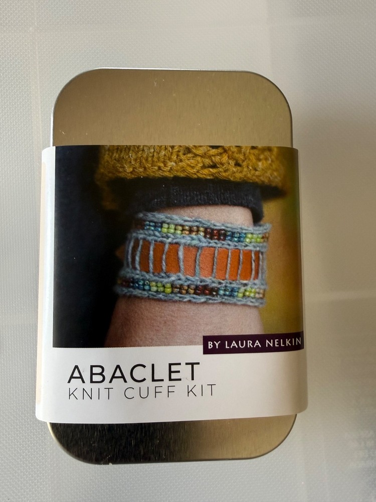 LAURA NELKIN DESIGNS “ABACLET‘’ KNIT CUFF  KIT