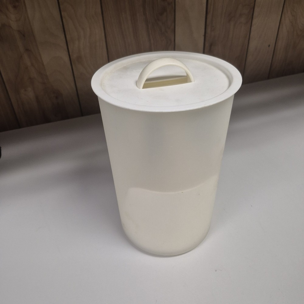 TUPPERWARE Bagel-Stor Keeper Storage White  Donut Taker
