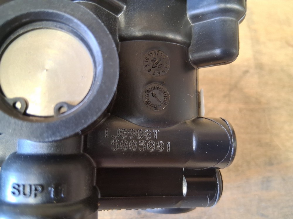 BENDIX DASH BRAKE VALVE 5005081 K032047