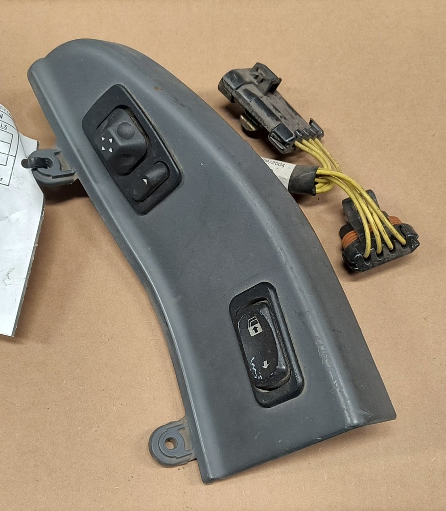 FREIGHTLINER COLUMBIA PANEL-SWITCH CAB DOOR GRAY LH / DRIVER