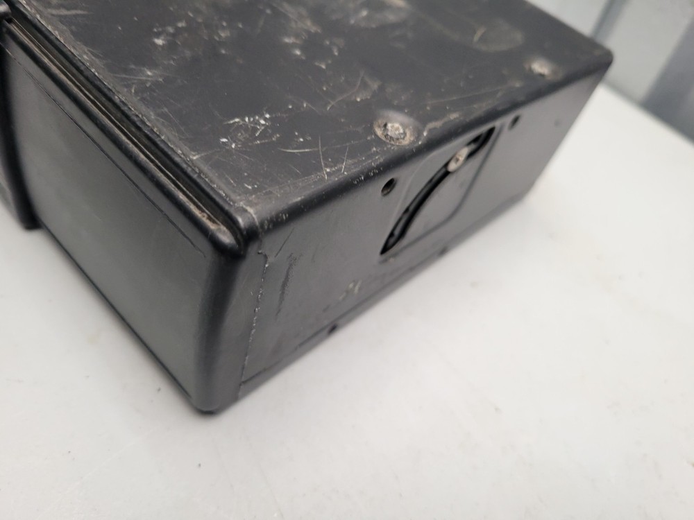 JEEP CD CHANGER 04760904AB - UNTESTED