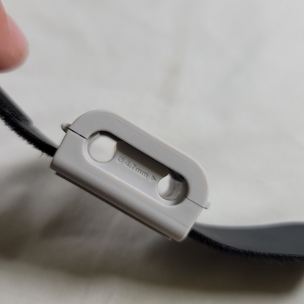 Kiwi Design Oculus Quest Replacement Part- Cord Audio Jack Protector Clip Strap