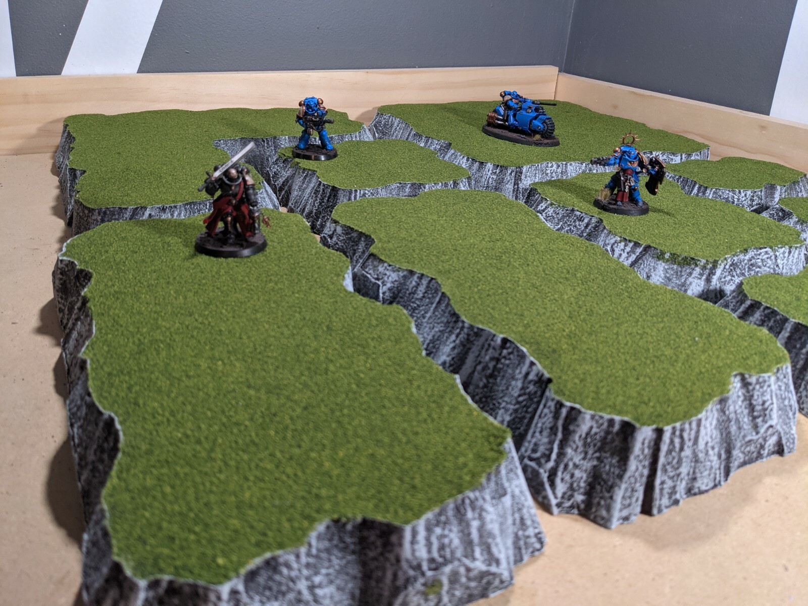 Wargaming Terrain Large Platform Hills Box Set, Grass Finish