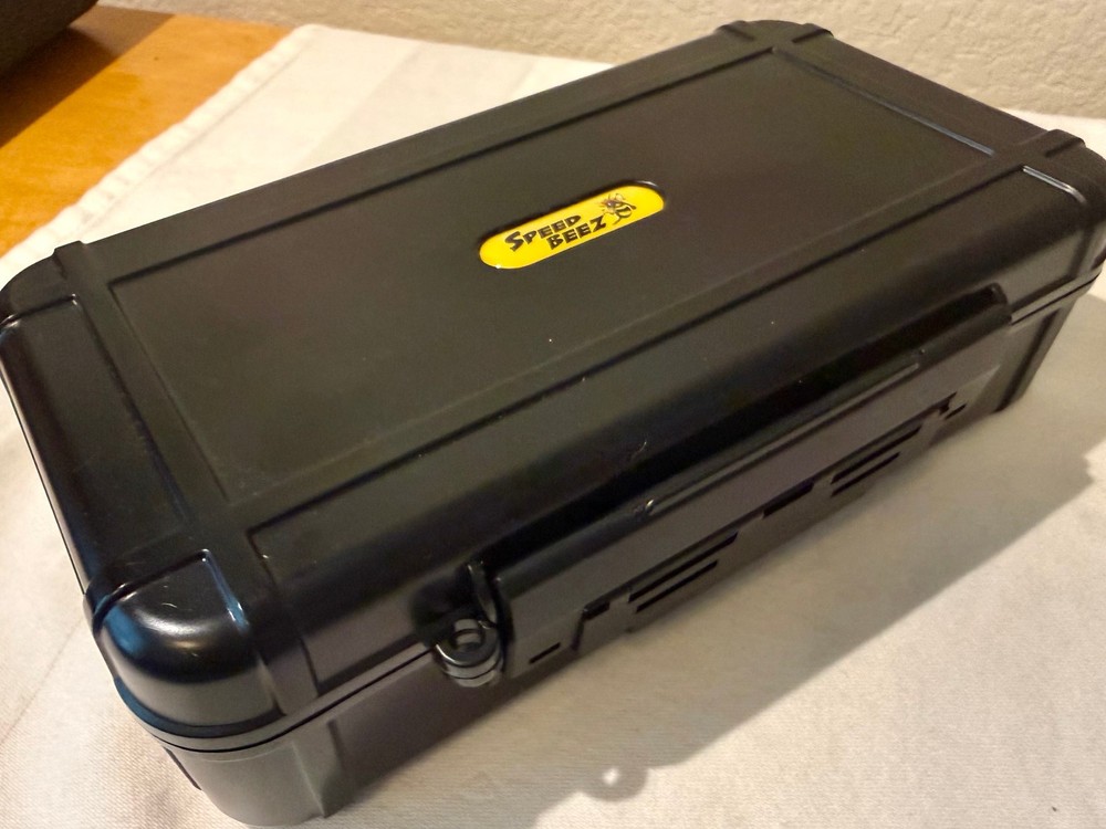 SPEED BEEZ® LCR-08 22LR 8-Shot speed loader and loading Case. MINT Condition