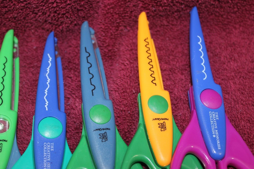 14 Provo Craft Decorative Scissors