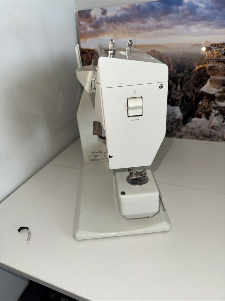 BERNINA Record 930 Electronic Sewing Machine