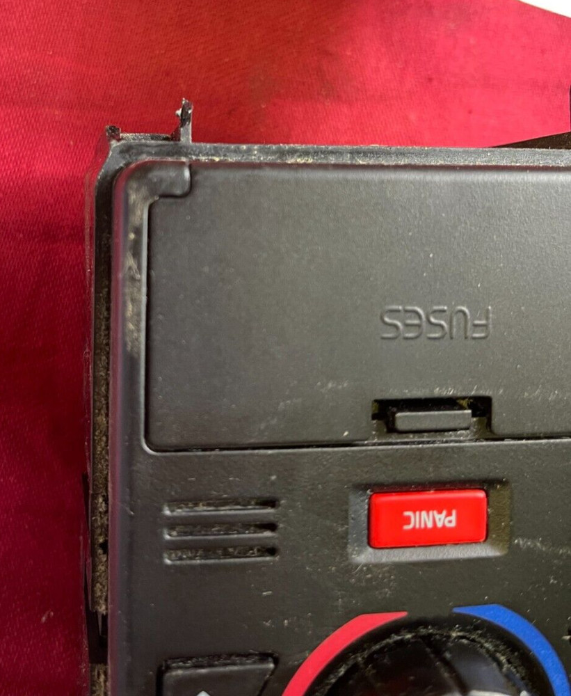 Volvo 21693236 TEMPERATURE CONTROL SWITCH, SLEEPER , bunk OEM, TAB BROKEN