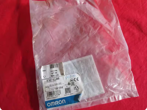 1pcs New Omron E3Z-LL86