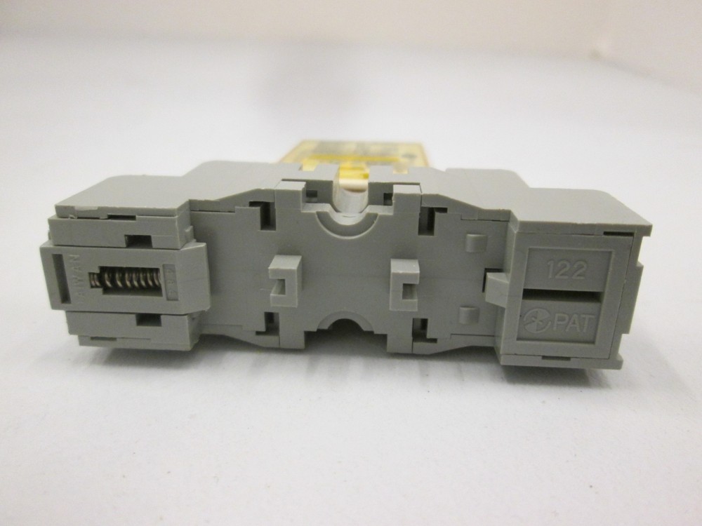 IDEC, RY2S-U Relay w/ SY25-05U Relay Socket, Used