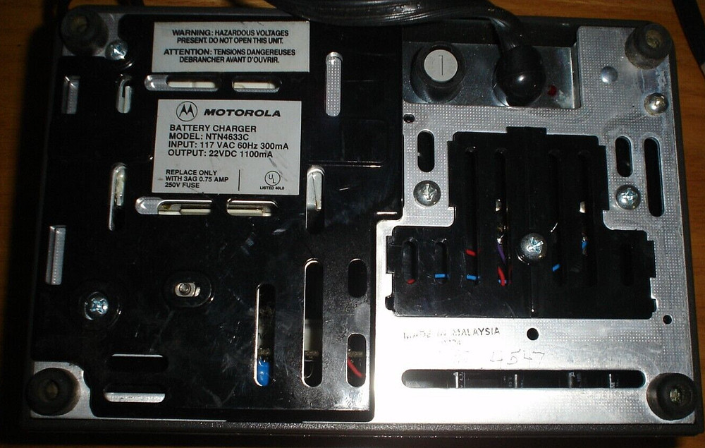 Motorola NTN4633C Battery Charger