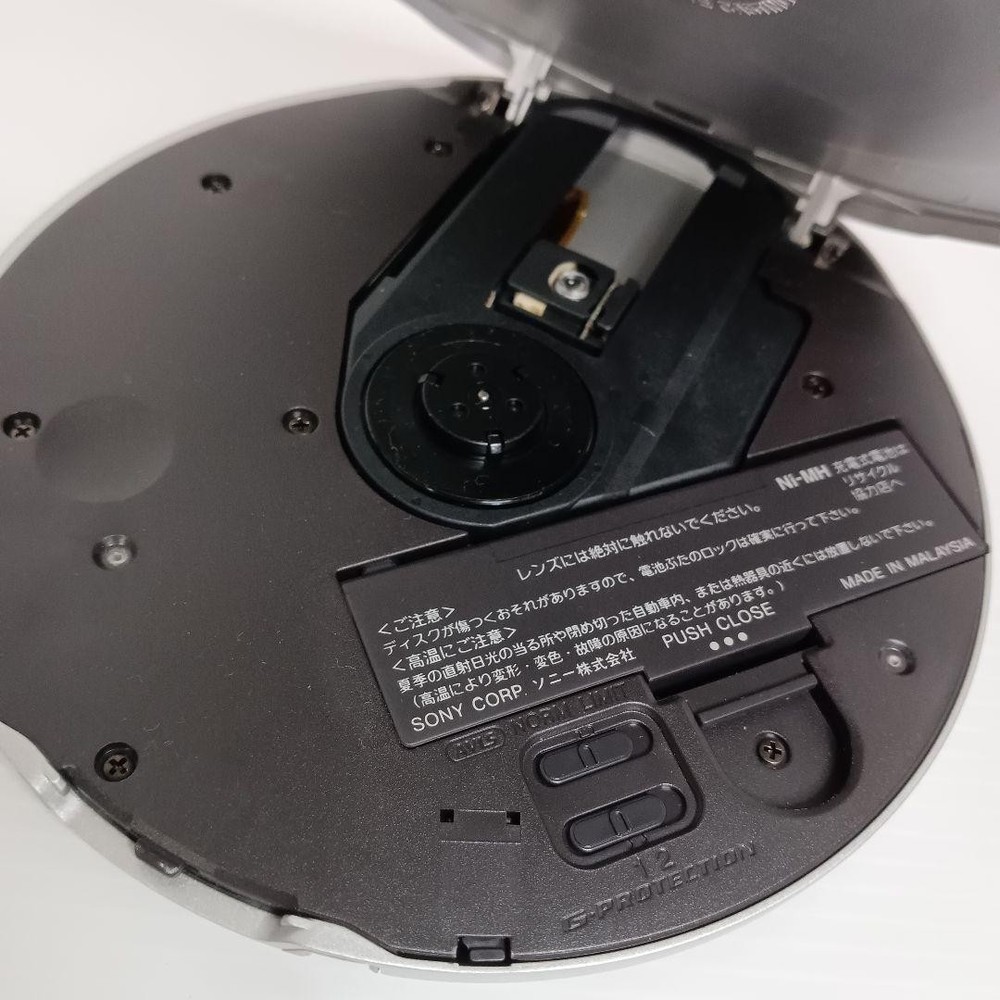 SONY D-EJ2000 Walkman portable CD player CD-R/RW Digital Audio system Silver