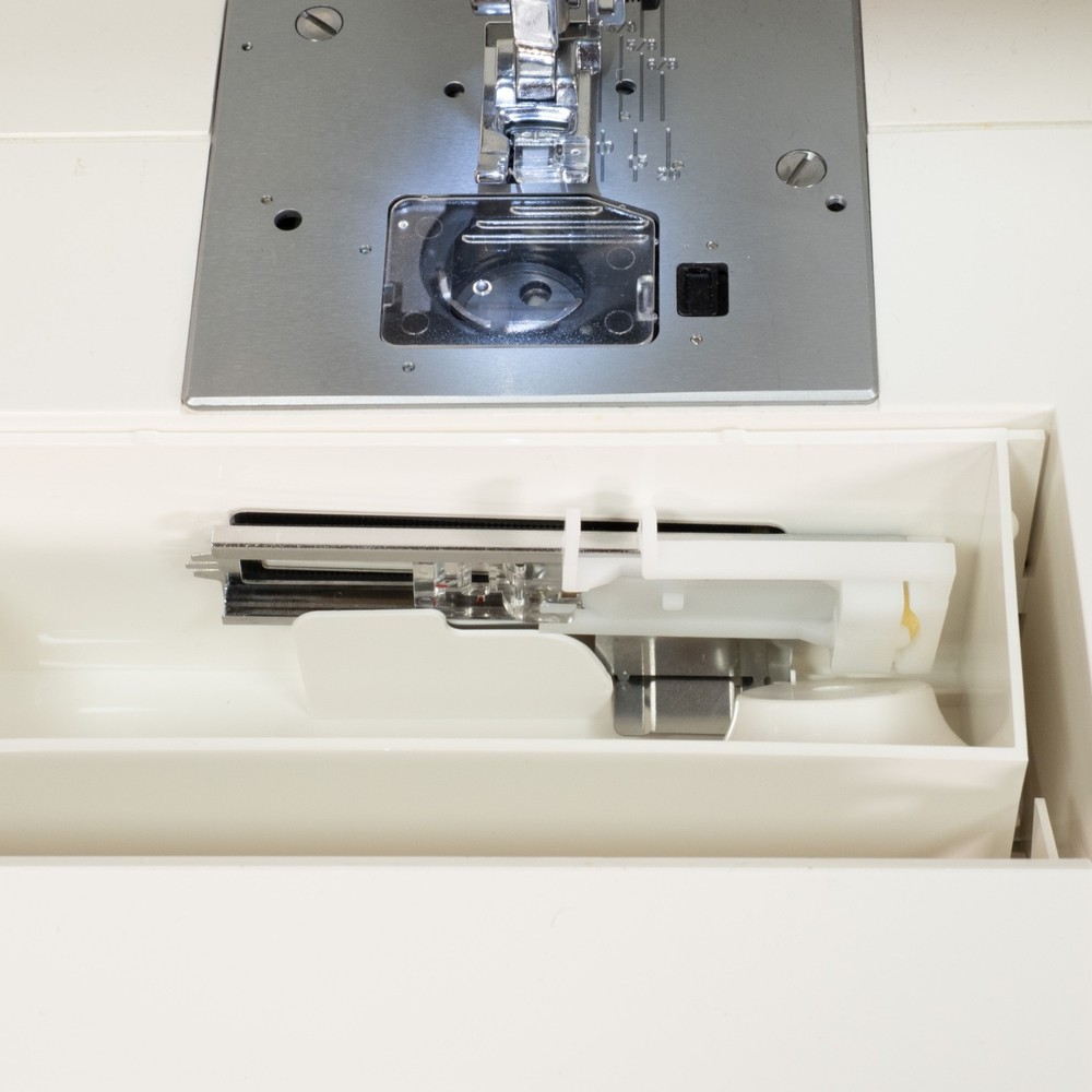 SINGER Quantum Stylist 9960 Computerized Sewing & Quilting Machine W/ Extension