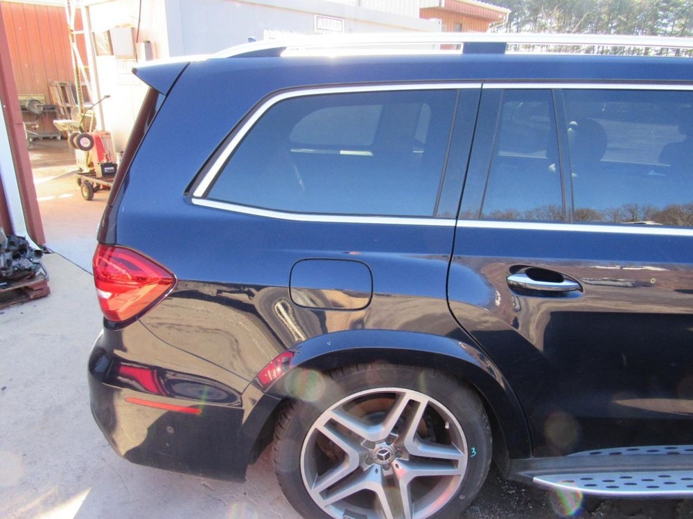 GLS63 2018 Glove Box 1100639