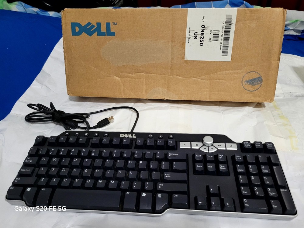 USED-DELL KEYBOARD AND CORSAIR MOUSE SET [with USB RECEIVER]