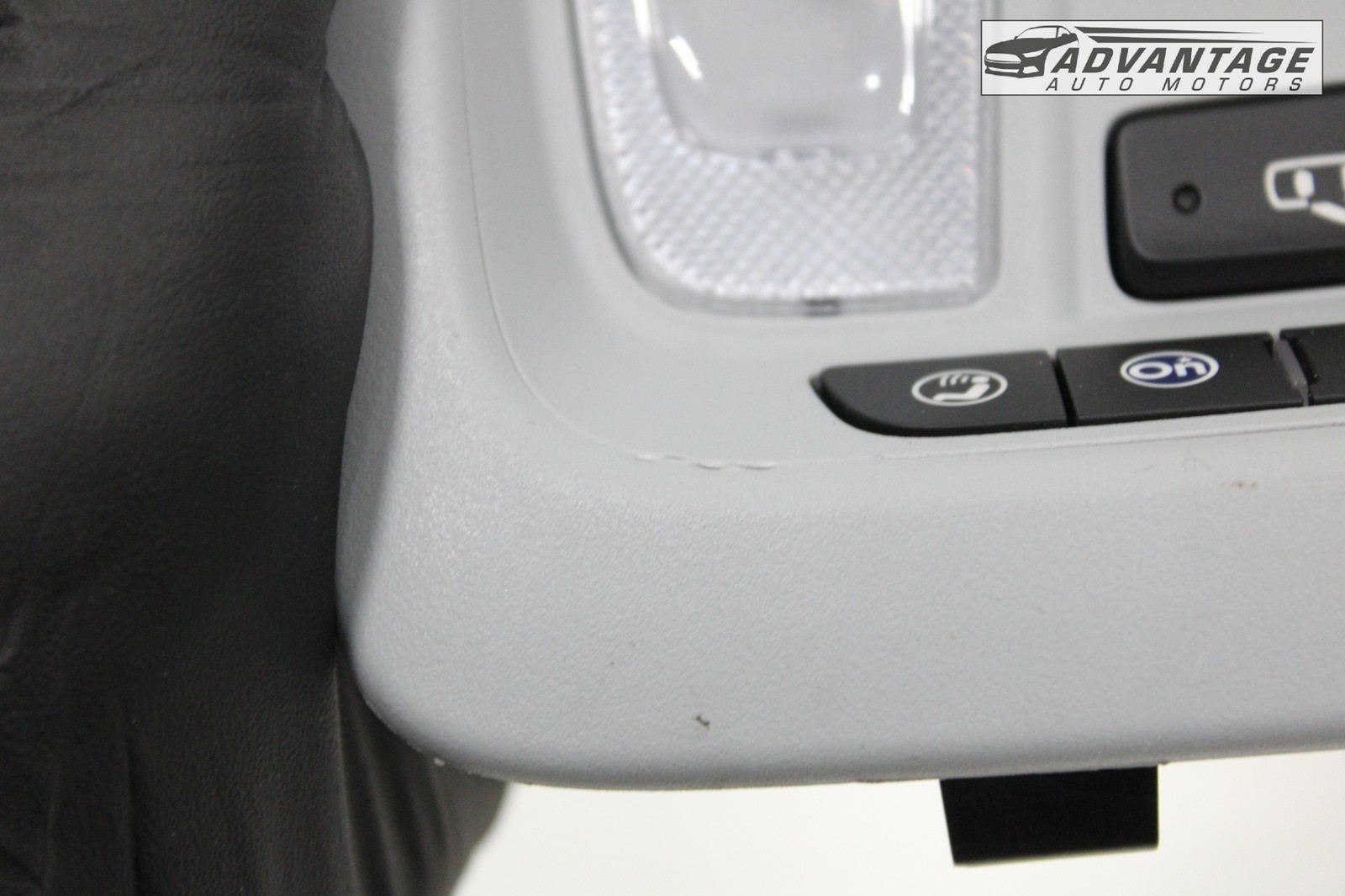 2019-2022 CHEVROLET BLAZER ROOF OVERHEAD CONSOLE DOME LIGHT LAMP SWITCH OEM