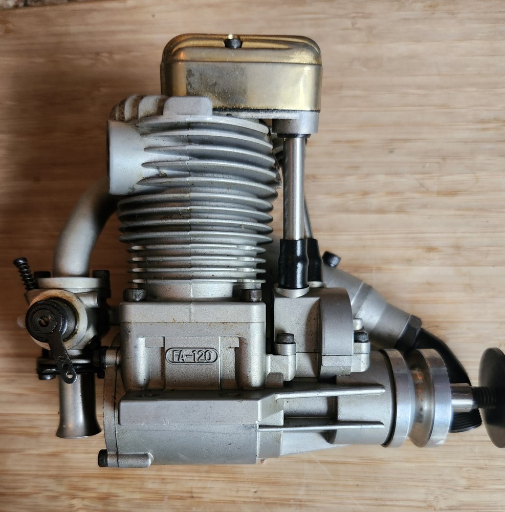 SAITO FA-120S 4 Stroke Hemi Glow Engine. 20cc