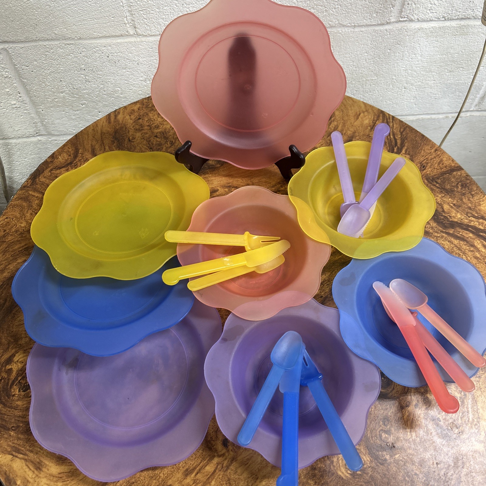 Vintage 1990s Outdoor Picnic Camping 20 Piece Tableware Set Reusable,Recyclable,