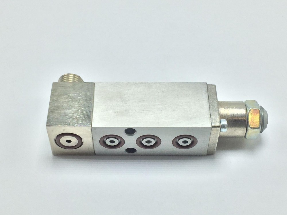 Nordson 296640C Hot Melt 3-Way Module CF200 Right Angle DVG03