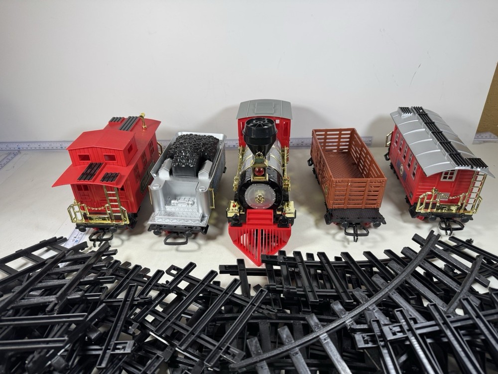 North Pole Junction Christmas Train Set WORKS READ