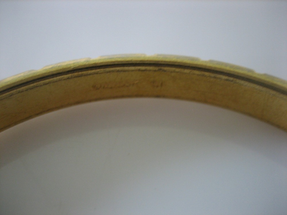 MONET SIGNED GOLD TONE TEXTURED AND SMOOTH BANGLE BRACELET