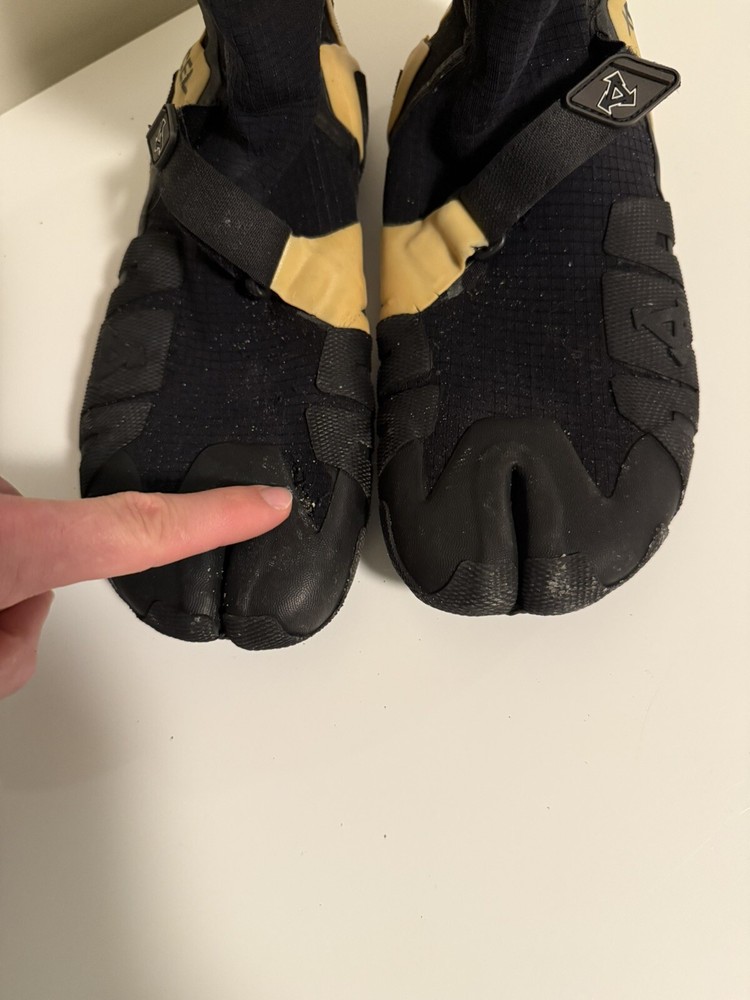 Xcel Drylock 3mm Booties Black Gum Split Toe (Size 10)