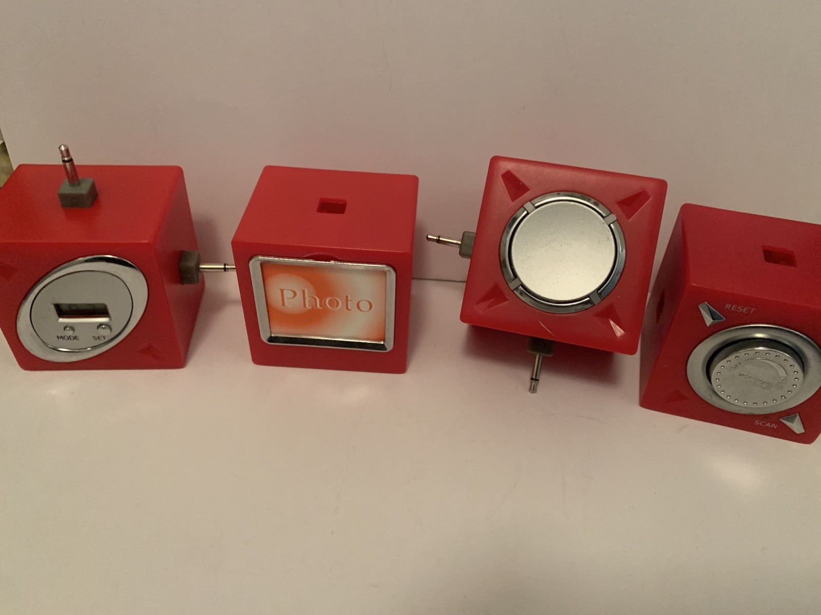 NOVELTY MIX IT RADIO FM BAND with Clock and photo frame ￼