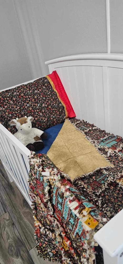 Rag Crib Quilt, Fitted Sheet, Standard Pillow Case & mini throw