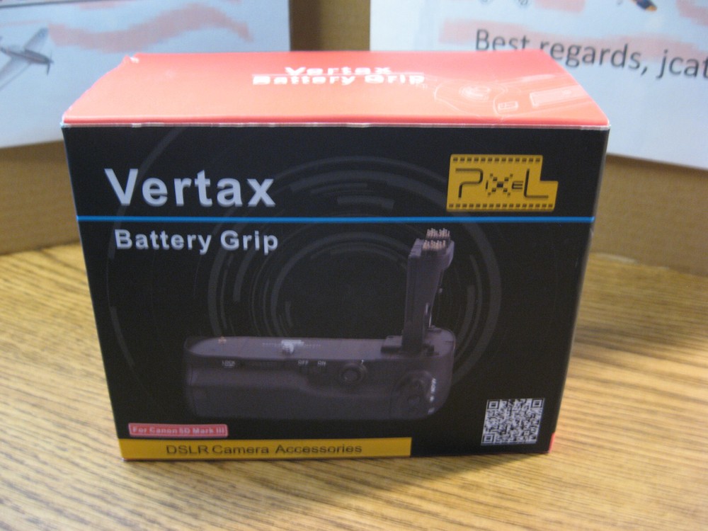 Open box Pixel Vertax E11 Battery Grip Canon EOS 5D Mark III DSLR for HL-E6/AA
