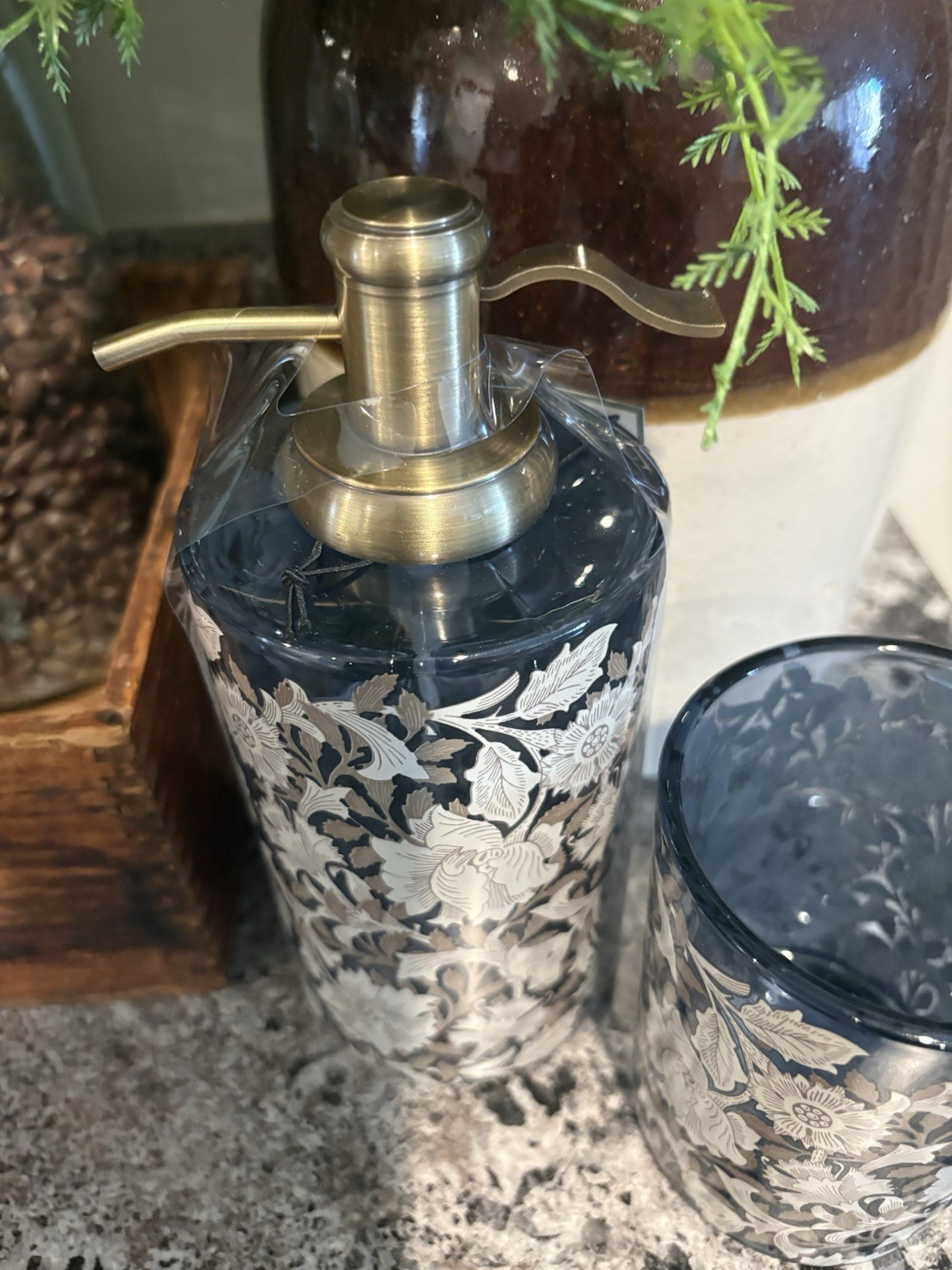 Morris and Co Beautiful 2 Pc Set Neutral Florals Soap Dispenser + Cup