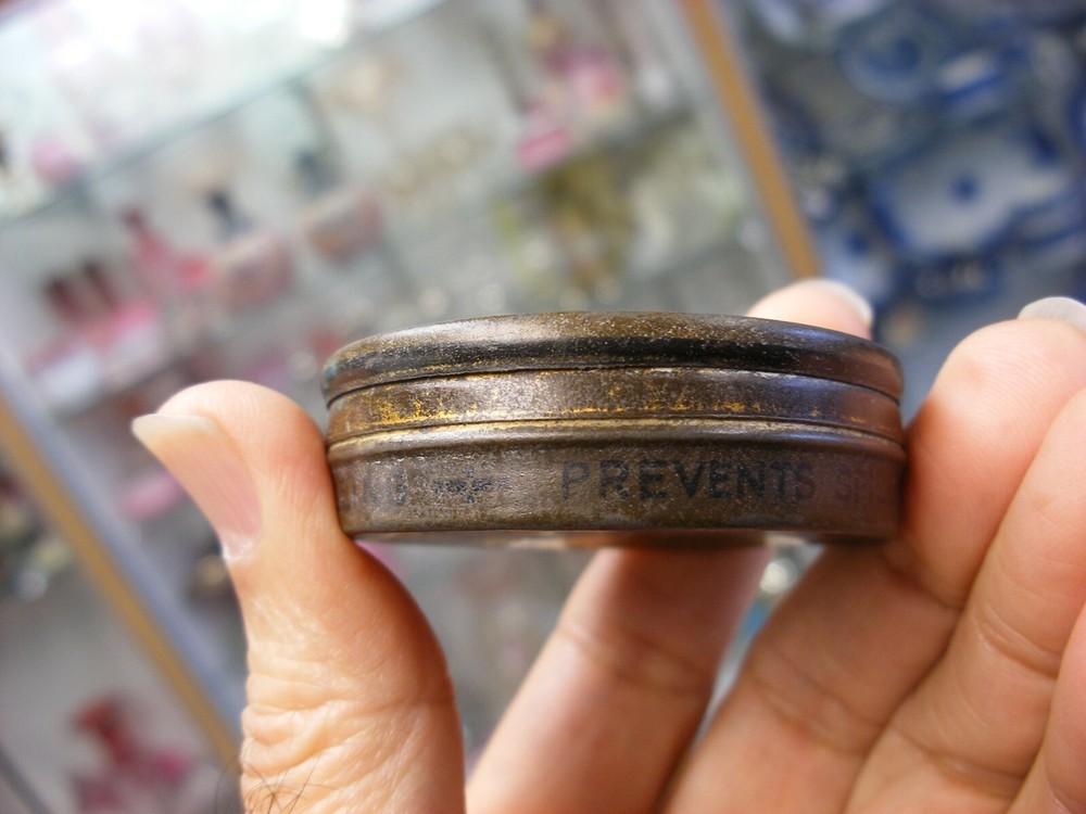 Phonograph Victrola Gramophone - Needle Tin - Dominion Extra Loud Round - Empty