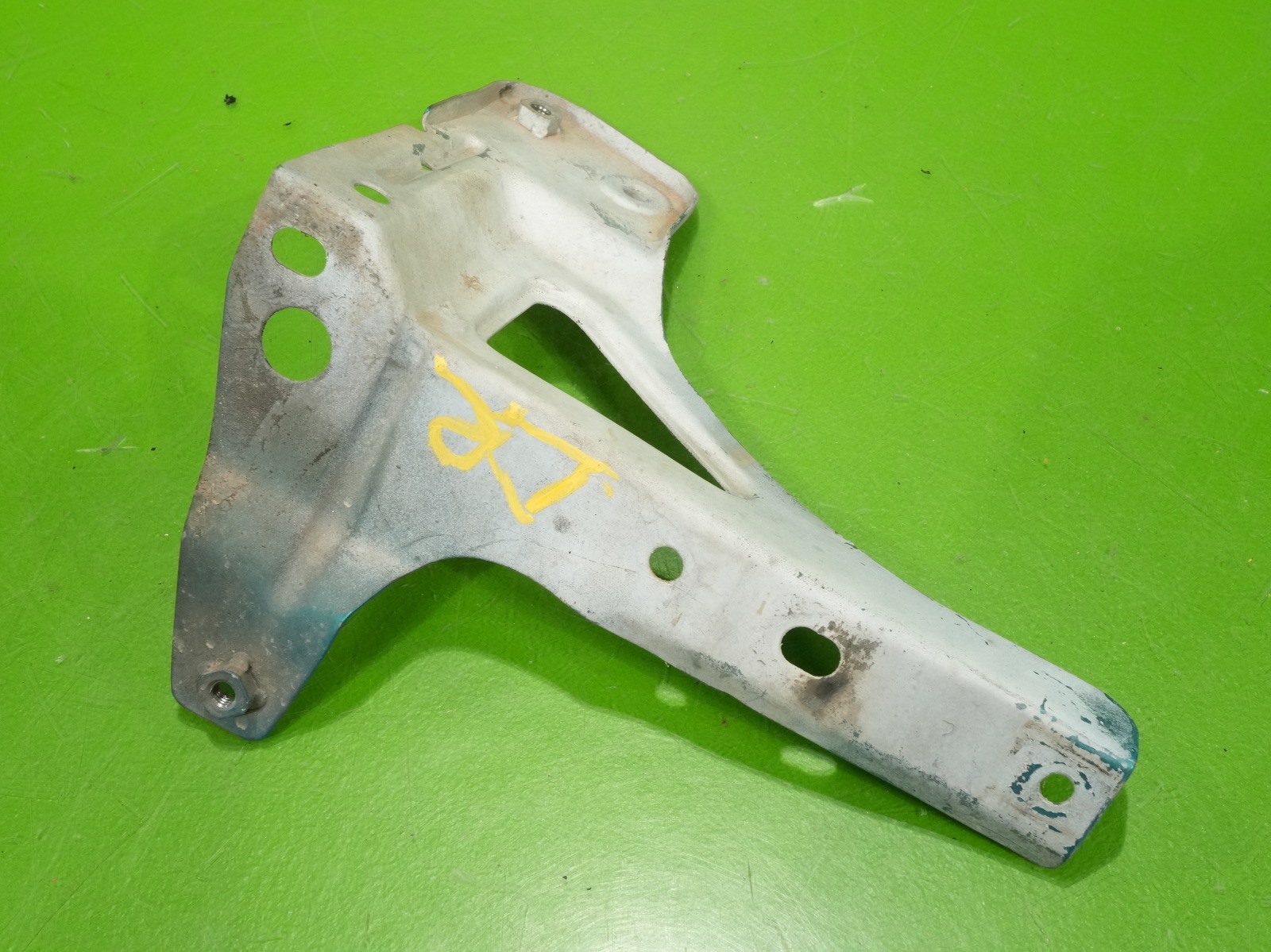 92-95 Civic coupe hatch OEM driver left fender bumper mount bracket support stay