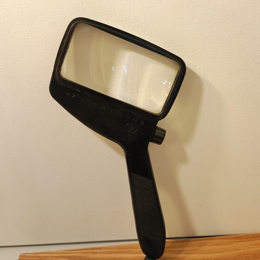 BAUSCH & LOMB Optical Lighted Magnifier Glass Rectangular Reader Hand Held