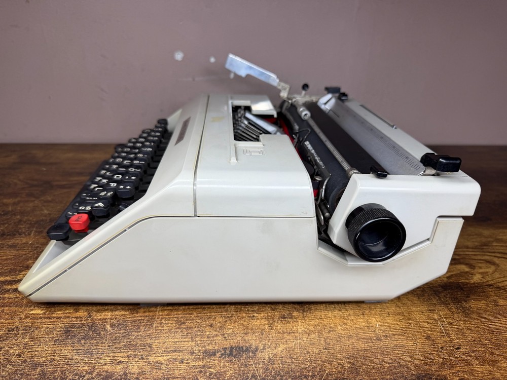 Nice! Serviced 1973 Olivetti Studio 45 Fully Functional Portable Typewriter
