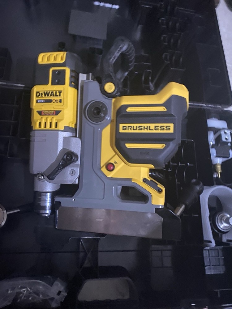 DEWALT MAGNETIC DRILL PRESS