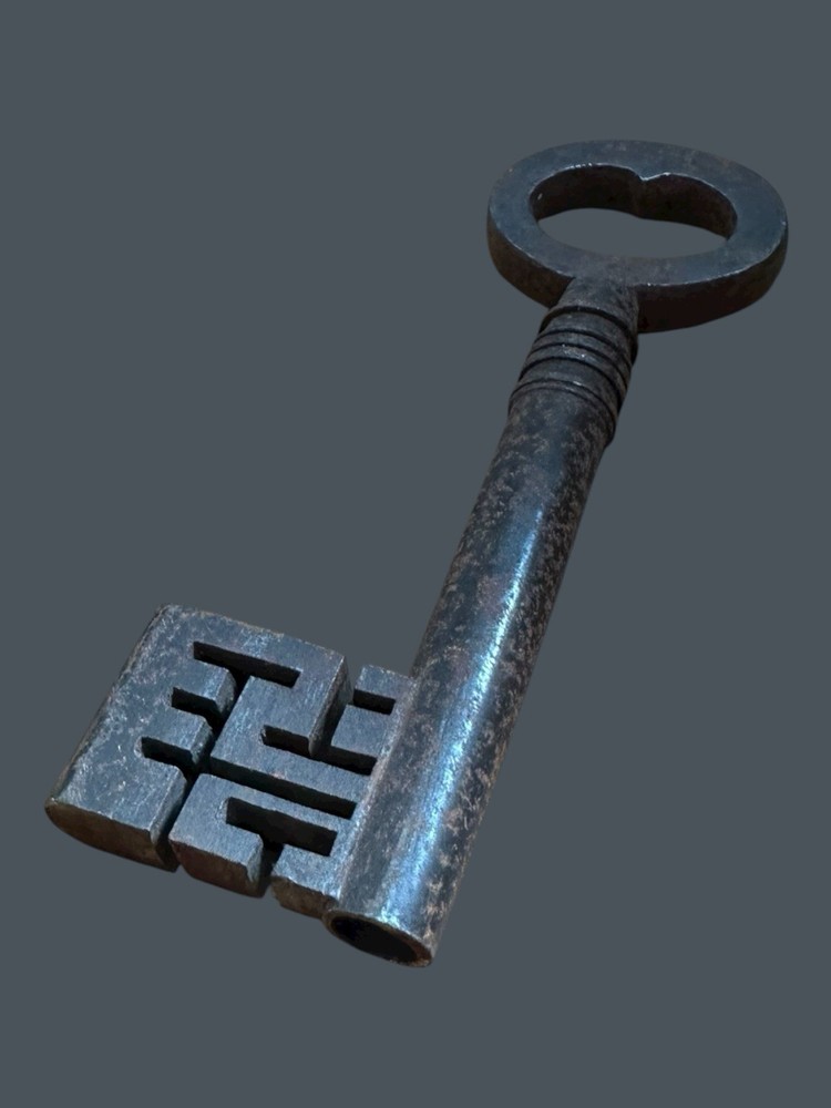 C1890 Bridge Ward Key - Good Condition