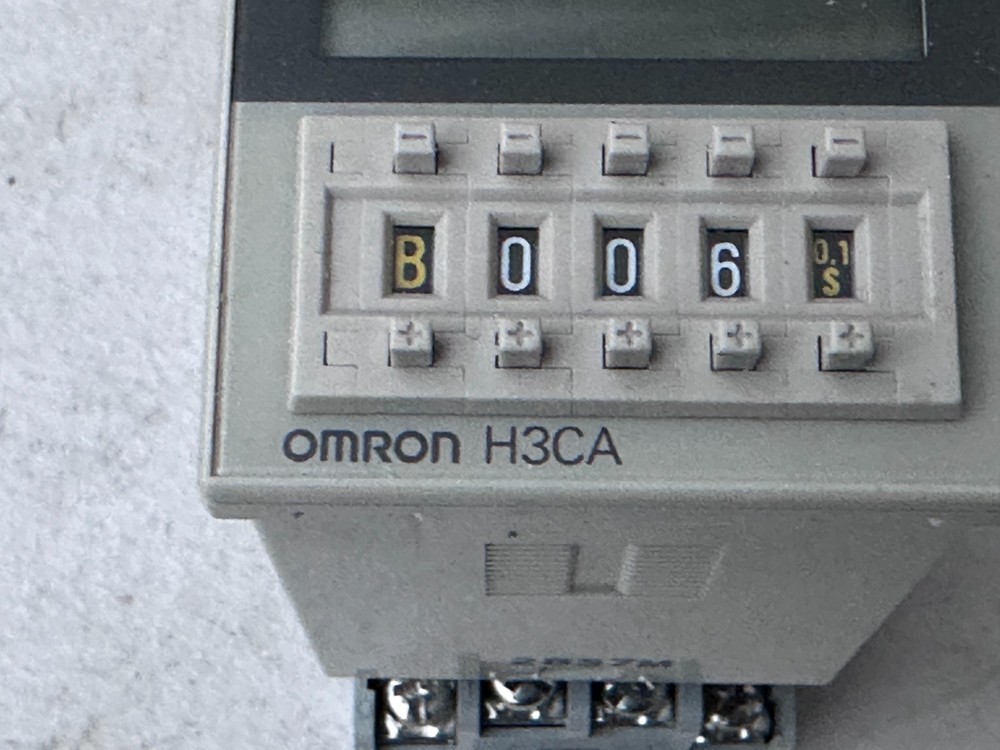 Omron H3CA-A Solid State Timer w/IDEC SR3P-05 Socket