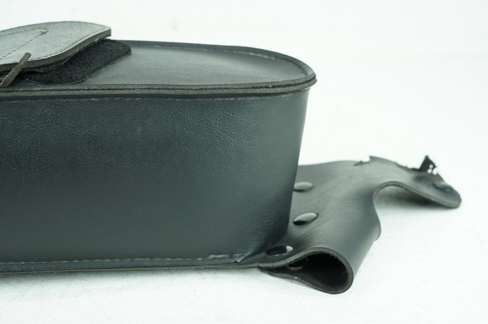 01 Harley Touring Electra Glide Ultra OEM Onboard Tool Bag Leather Storage Torn