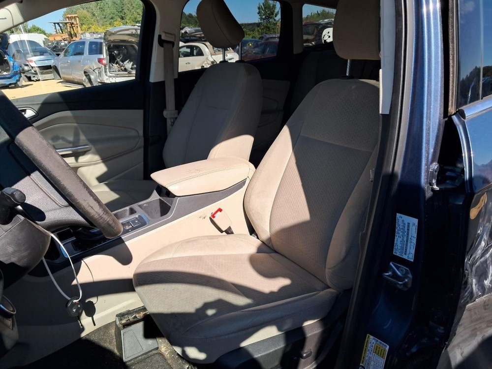 ESCAPE 2018 Glove Box 4782305