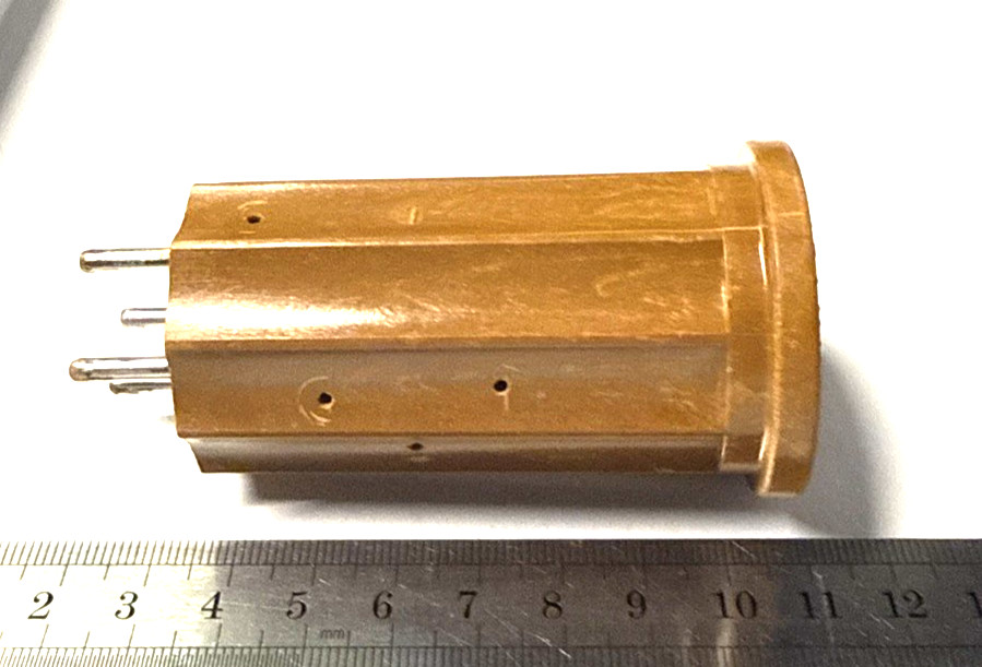 5 pins prongs   plug-in coil form by Hammarlund