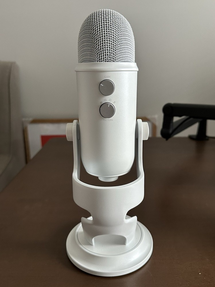 Blue Yeti USB Mic White Mist