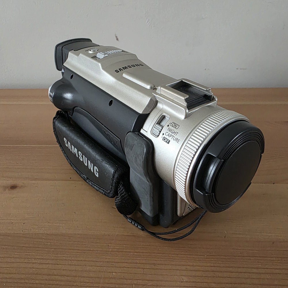 Samsung VP-D80 Digital Camcorder & Battery. Untested